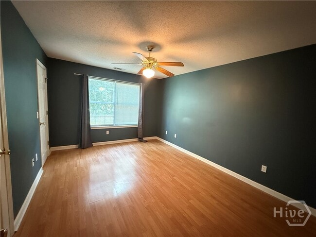 Building Photo - 211 Woodbury Ln