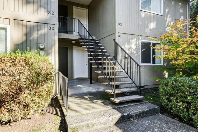 Building Photo - Spacious and immaculate one bedroom! Heat ...