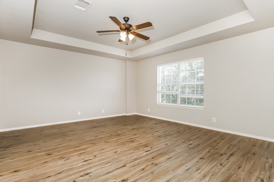 Building Photo - 2123 Dodge Dr