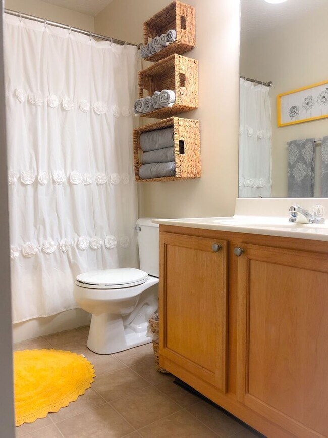 Building Photo - Short Term furnished rental available month to month