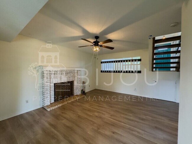 Building Photo - 4030 Meadowdale Pl