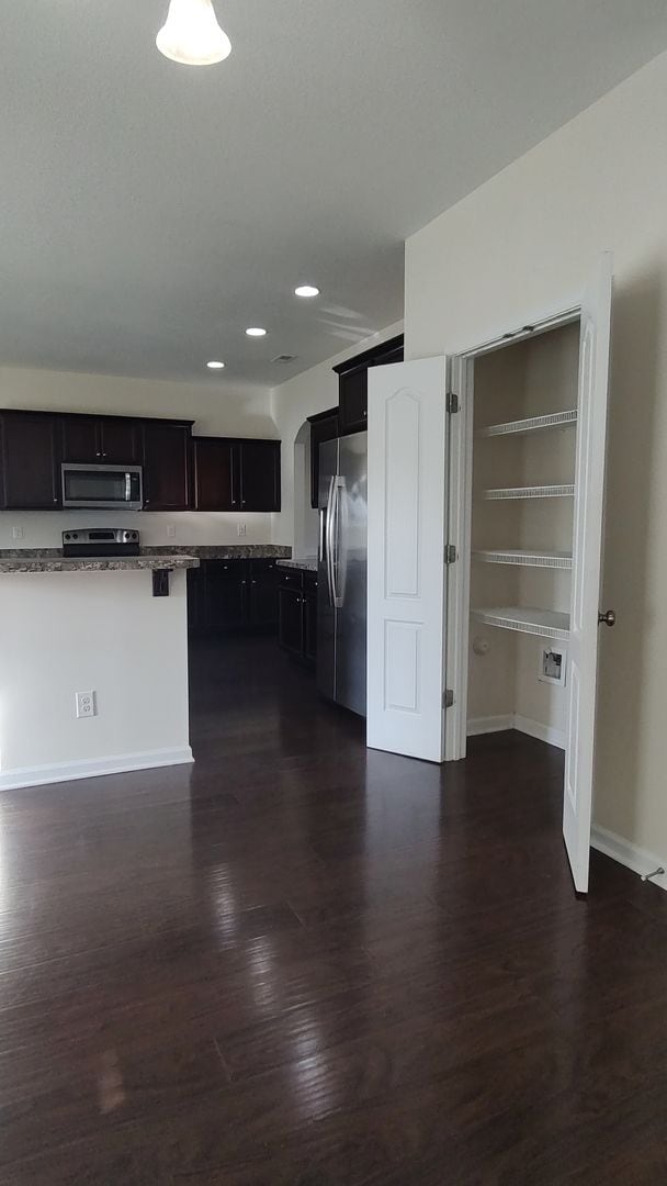 Building Photo - Regal Home on Regatta Way!