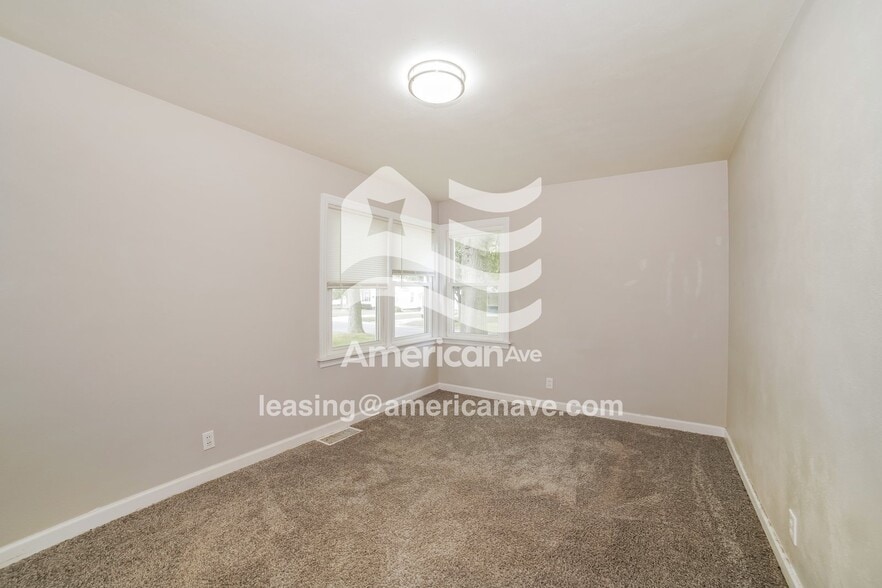 Building Photo - 1316 W West Aire Ave