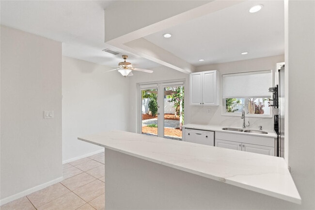 Building Photo - 2616 Middle River Dr