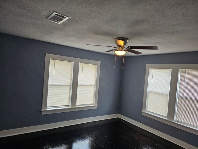 Building Photo - 2 bedroom house for rent in Downtown Killeen
