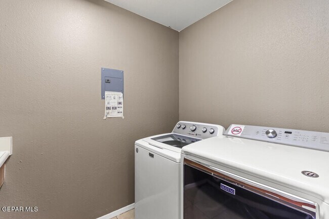 Building Photo - 7465 Stoney Hill Dr