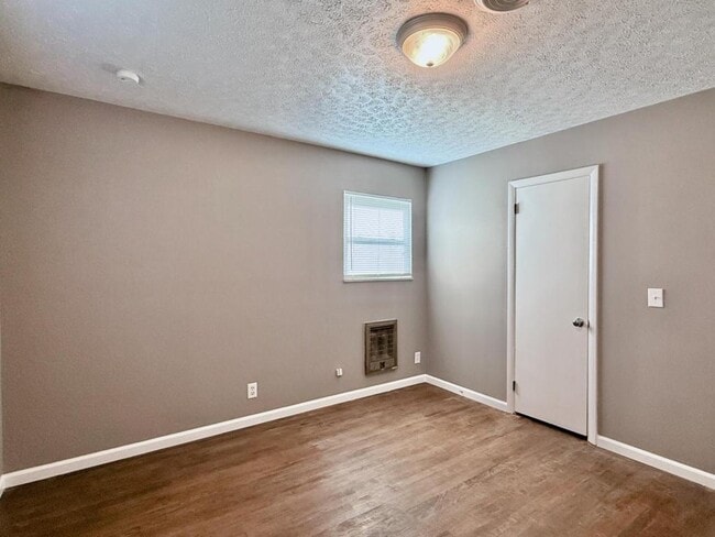 Building Photo - 103 York Dr