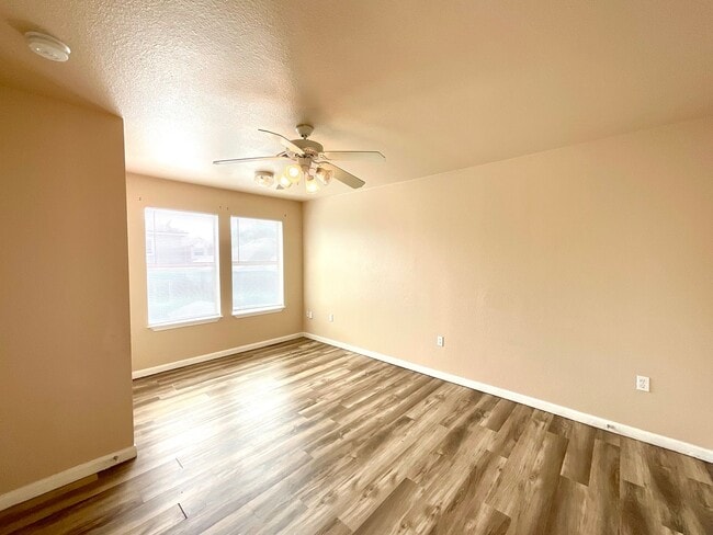 Building Photo - **APPLICATION RECEIVED** *MOVE IN SPECIAL* Spacious 3BR Two-Story Near Lackland AFB with Fenced B...