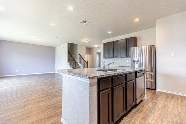 Building Photo - 5930 Ivans Farm