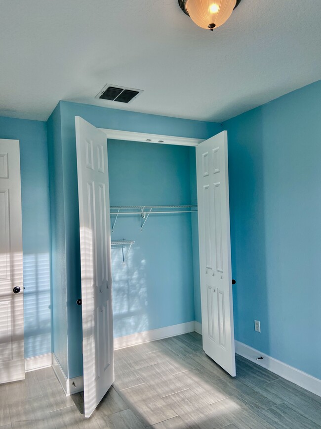 Building Photo - 30 Paradise Valley Dr