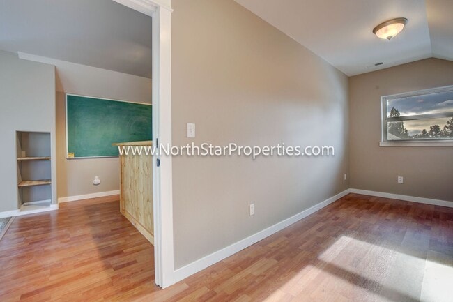 Building Photo - Beautiful Home On 10 Acres. Horse property