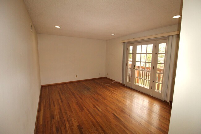 Building Photo - Spacious Corner Lot Home in Desirable Vent...