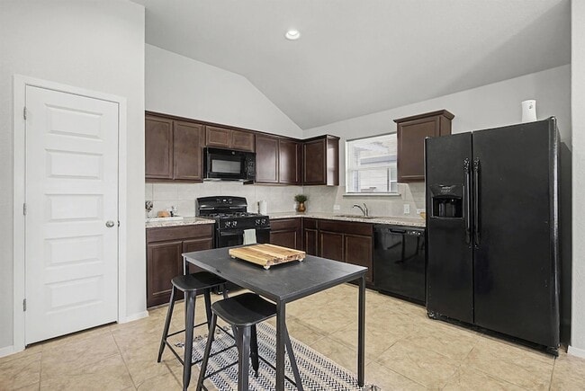 Building Photo - 425 Spiny Lizard Ln