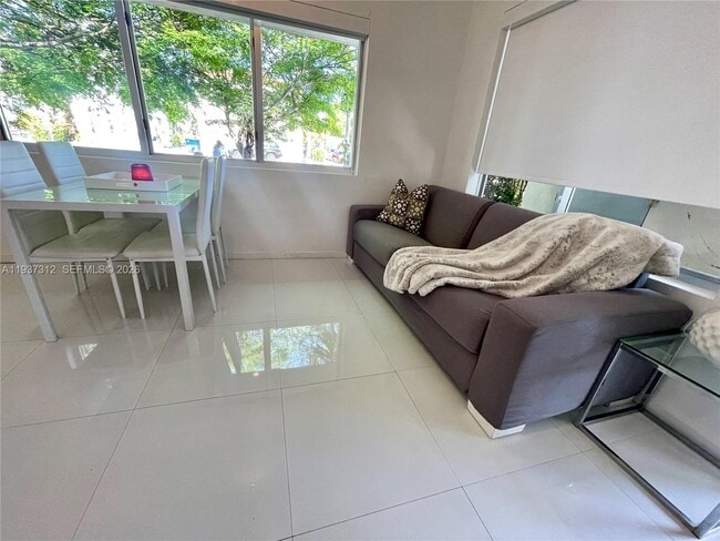 Building Photo - 801 15th St