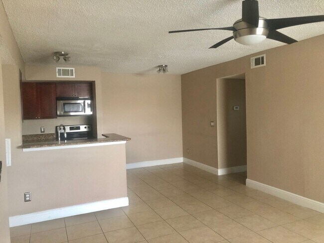 Building Photo - APARTMENT FOR RENT IN THE BEST AREA OF ORLANDO