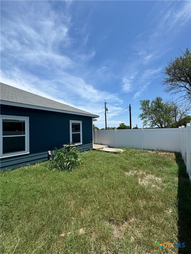 Building Photo - 1180 FM 2623