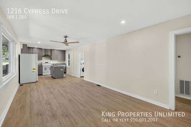 Building Photo - 1216 Cypress Dr