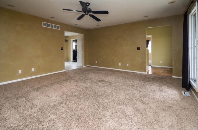 Building Photo - *~*Gorgeous Home, Located in Waynesville*~*