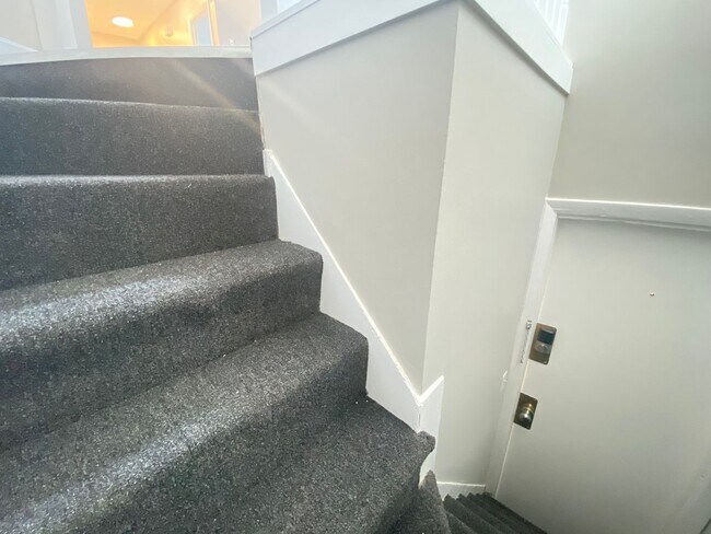 Building Photo - 7 Commercial St