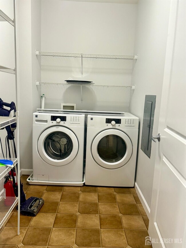 Building Photo - 531 Doral Ct