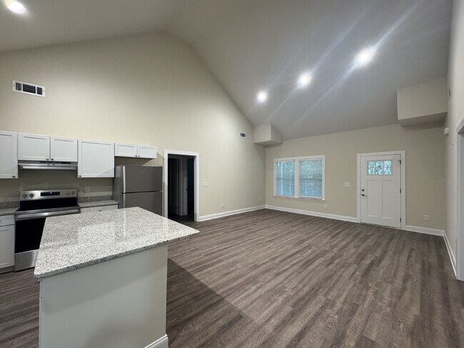 Building Photo - Brand New Rental in North Hall!