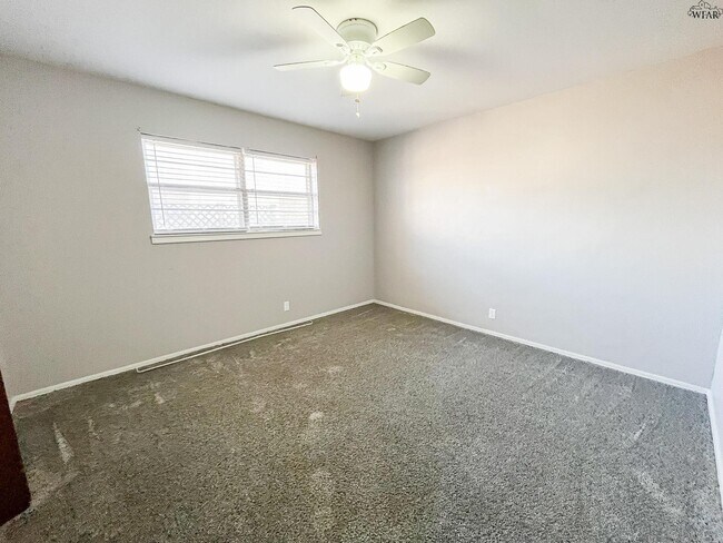 Building Photo - 5533 Briargrove Dr