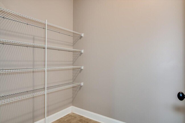 Building Photo - 2020 Fern Crest Ln