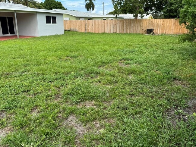 Building Photo - 1020 NW 45th Ct