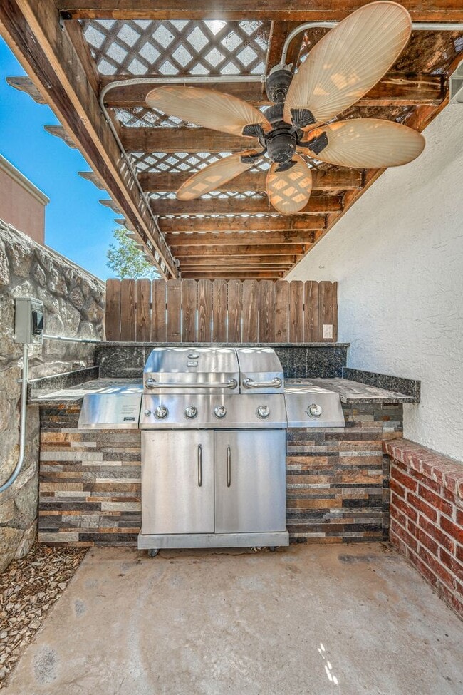 Building Photo - 5948 Anapaula Dr