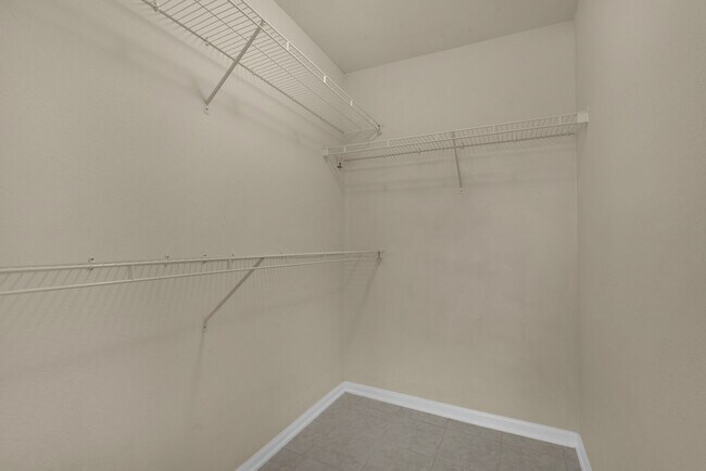 Building Photo - Recently Upgraded Spacious 1B/1B Condo nea...