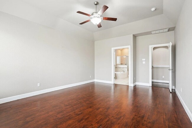 Building Photo - 8804 Vantage Point Dr