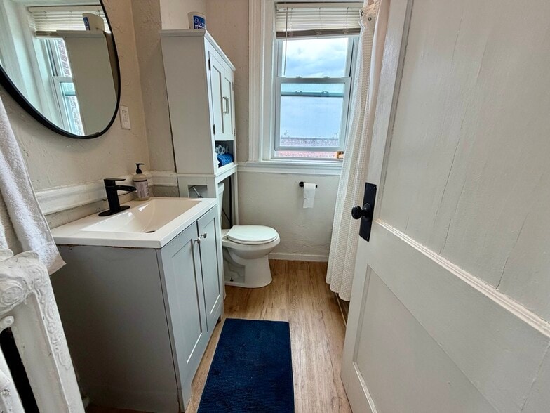 Building Photo - 14 Glenville Ave