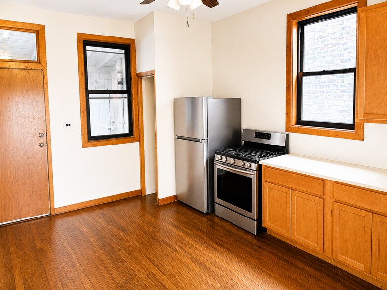 Building Photo - 2825 N Milwaukee Ave