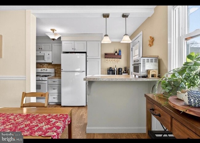 Building Photo - 304 Pine St