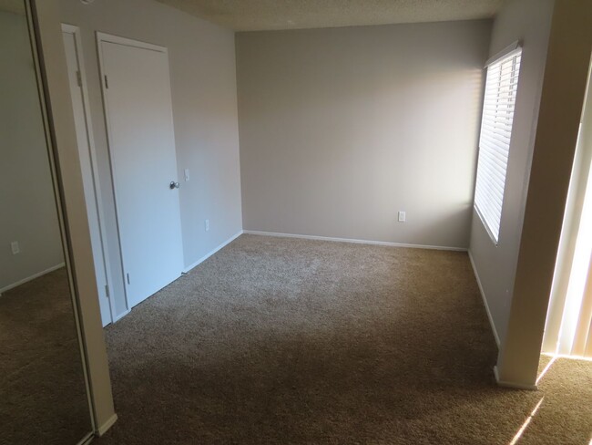 Building Photo - One Bedroom Condo in Mission Valley