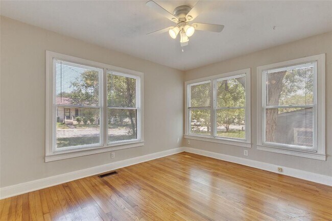 Building Photo - 3810 Brookview Rd