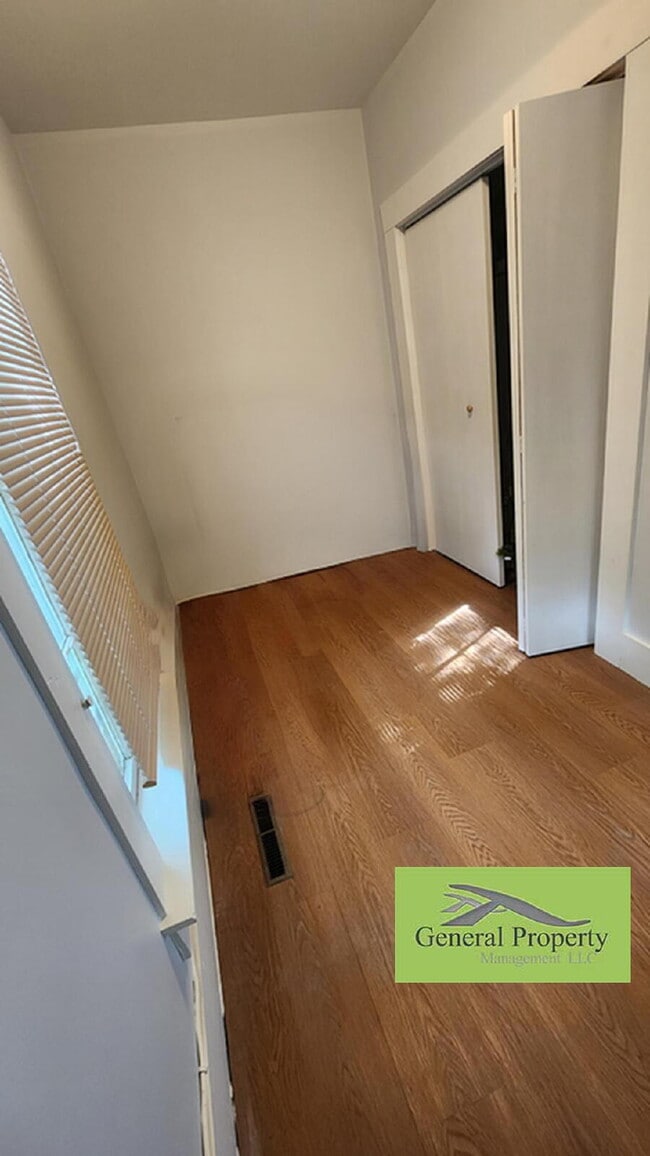 Building Photo - 4+ Bedroom Home Near Local Schools and Parks - Available May 1st!