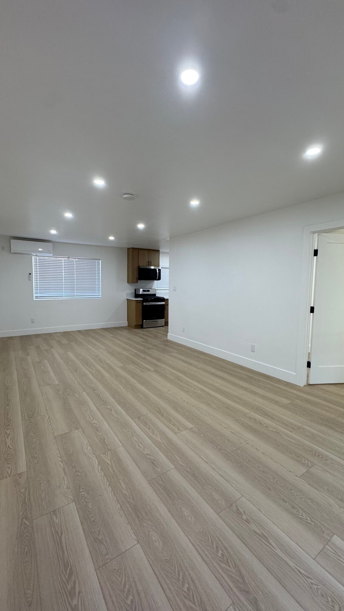 Building Photo - 3443 E 8th St