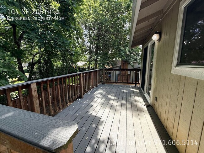 Building Photo - 104 SE 205th Pl