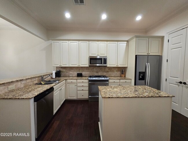 Building Photo - 208 Traditions Dr