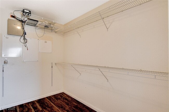 Building Photo - 9768 Plane Tree Ct