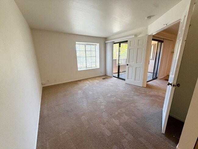 Building Photo - Spacious 2 Bed / 2 Bath Condo in Prime UTC/La Jolla Location!