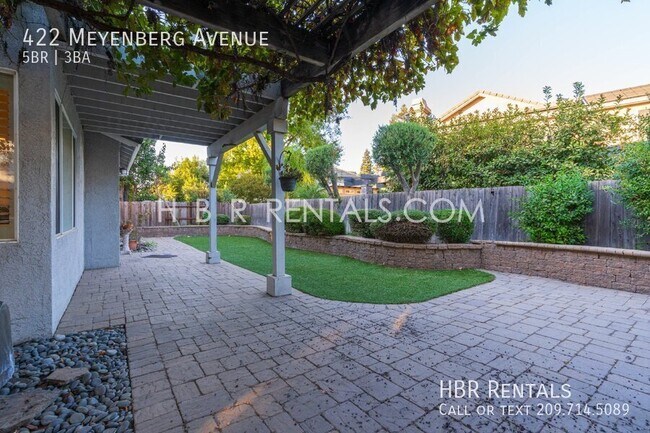 Building Photo - 422 Meyenberg Ave
