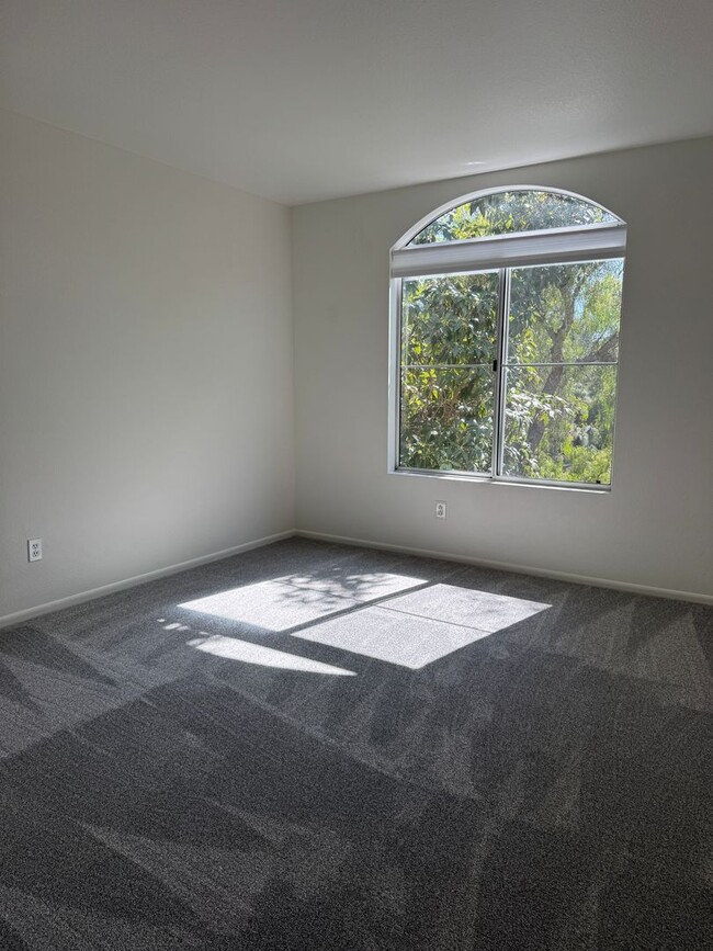 Building Photo - 3 bedroom and 2.5 bath lovely home