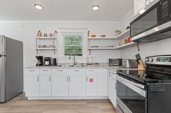 Building Photo - 1308 Fredrick Ln