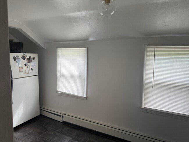 Building Photo - 1113 Logan Ave