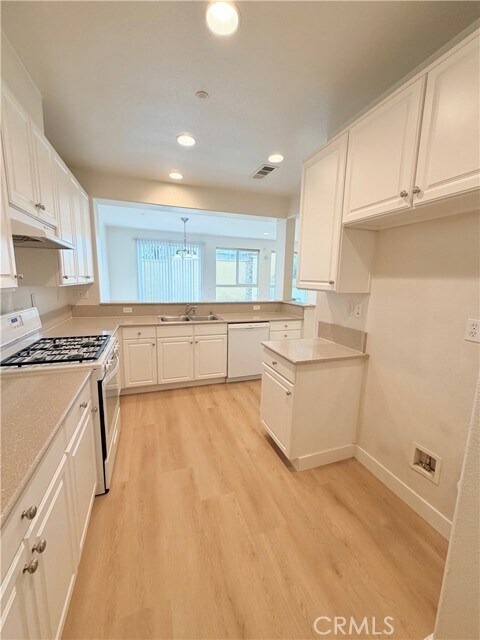 Building Photo - 7161 East Ave