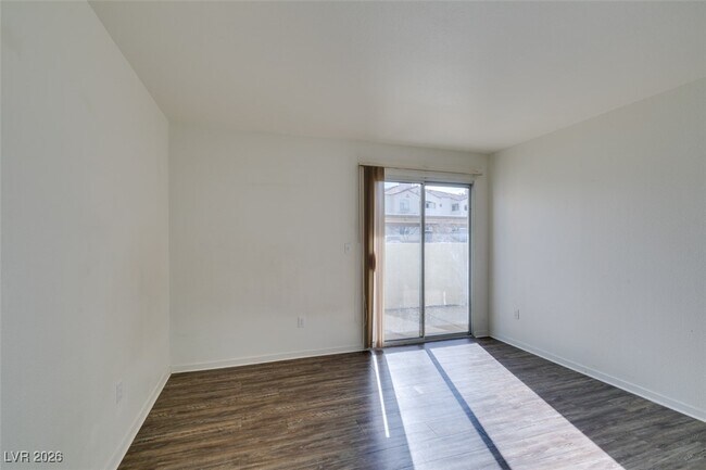 Building Photo - 698 S Racetrack Rd