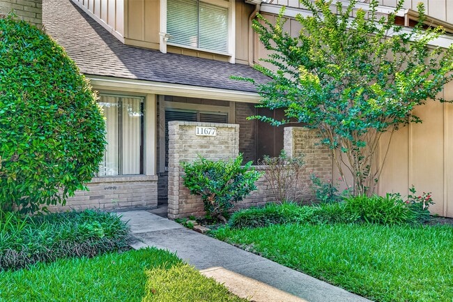 Building Photo - 11677 Village Pl Dr