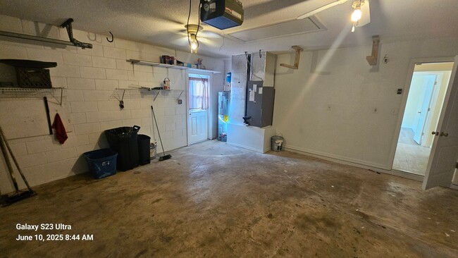 Building Photo - Charming 3 Bedroom, 2 Bath, 2 Car Garage H...